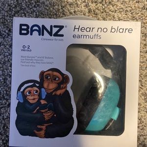 Banz hear no blare earmuffs 0-2 yrs old. Like new In box used once for a concert